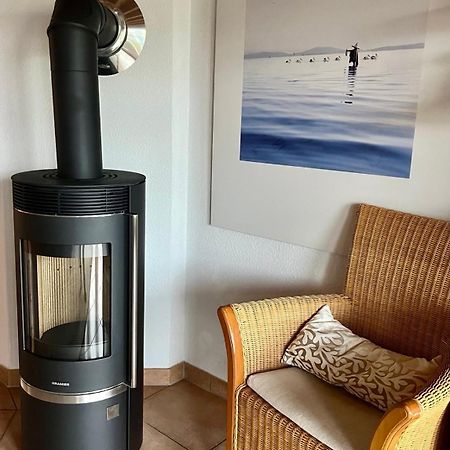 Ferienhaus Mit Bootssteg Am See In ไรน์สแบร์ก ภายนอก รูปภาพ