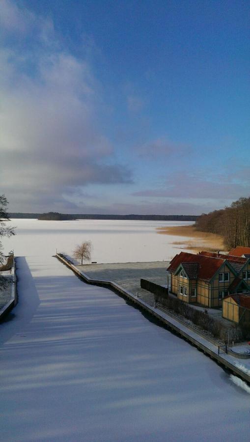 Ferienhaus Mit Bootssteg Am See In ไรน์สแบร์ก ภายนอก รูปภาพ