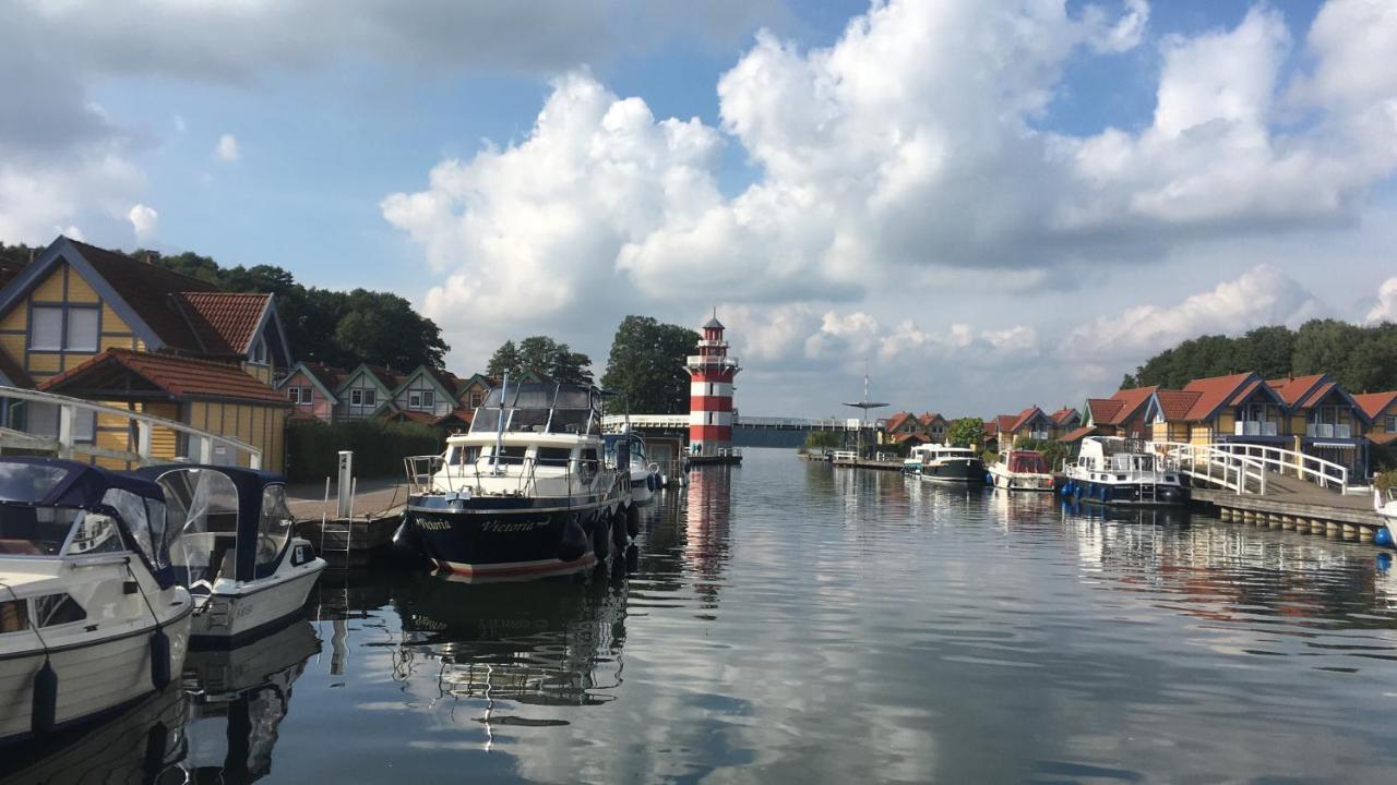 Ferienhaus Mit Bootssteg Am See In ไรน์สแบร์ก ภายนอก รูปภาพ
