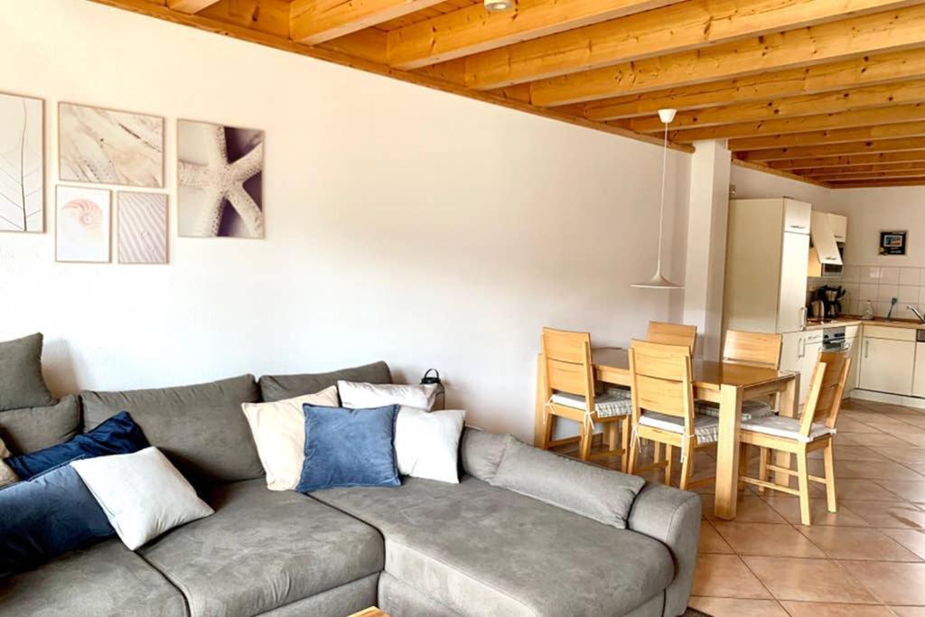 Ferienhaus Mit Bootssteg Am See In ไรน์สแบร์ก ภายนอก รูปภาพ