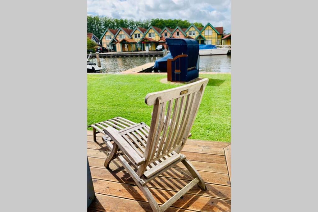 Ferienhaus Mit Bootssteg Am See In ไรน์สแบร์ก ภายนอก รูปภาพ