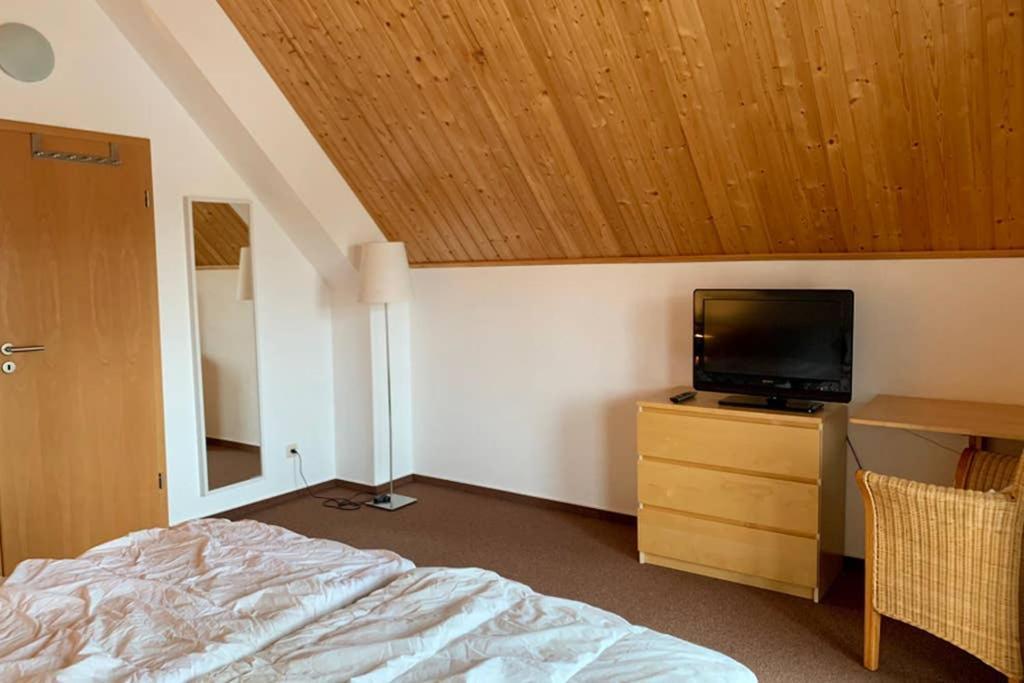 Ferienhaus Mit Bootssteg Am See In ไรน์สแบร์ก ภายนอก รูปภาพ