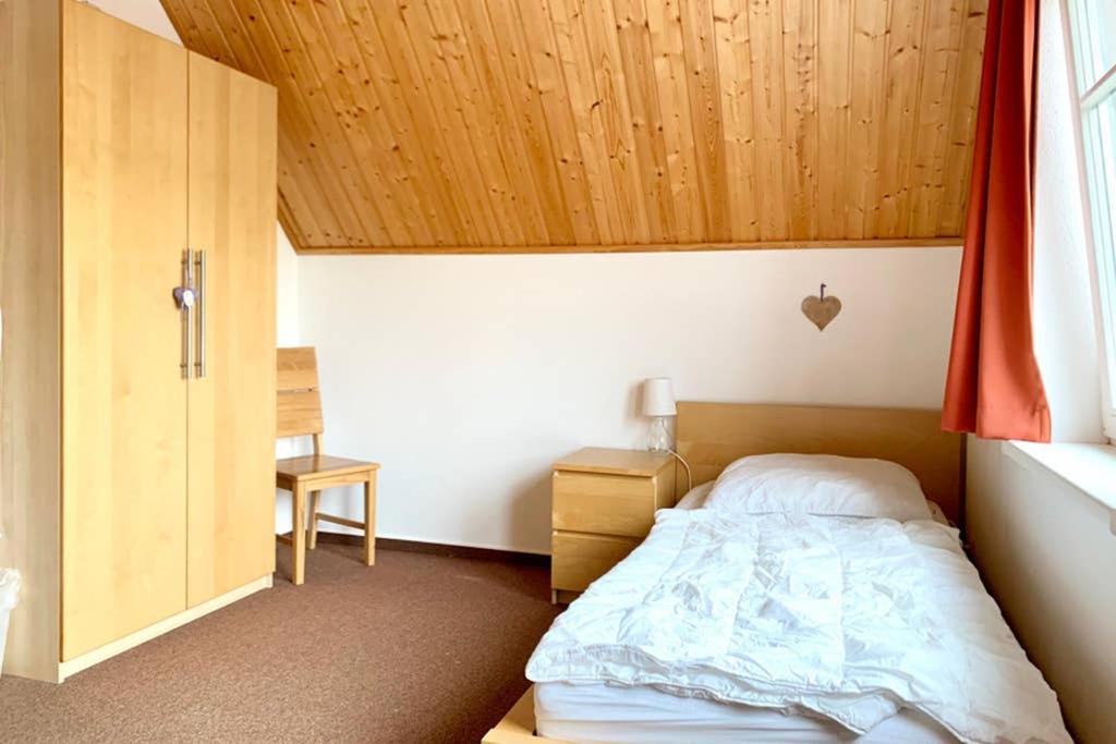 Ferienhaus Mit Bootssteg Am See In ไรน์สแบร์ก ภายนอก รูปภาพ