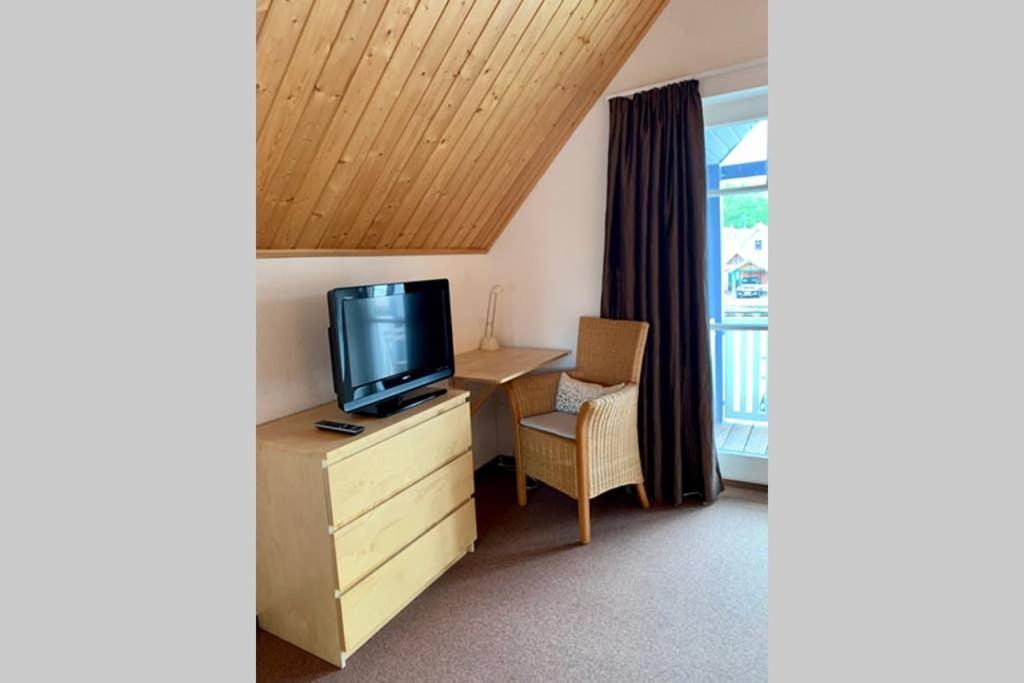Ferienhaus Mit Bootssteg Am See In ไรน์สแบร์ก ภายนอก รูปภาพ