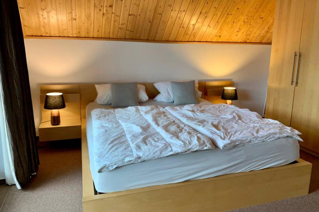 Ferienhaus Mit Bootssteg Am See In ไรน์สแบร์ก ภายนอก รูปภาพ