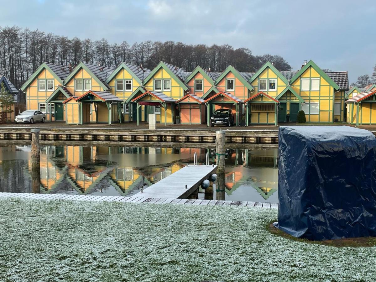 Ferienhaus Mit Bootssteg Am See In ไรน์สแบร์ก ภายนอก รูปภาพ