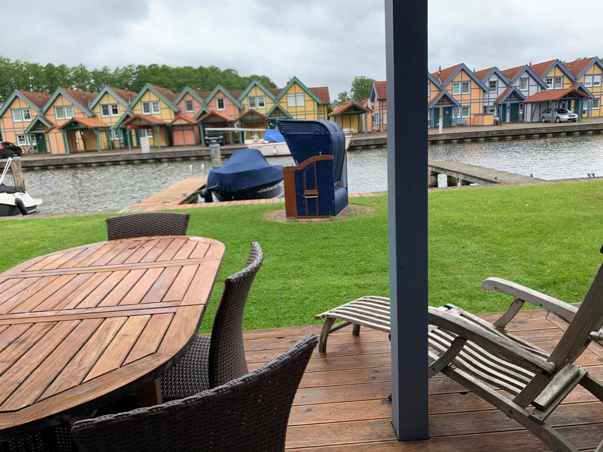 Ferienhaus Mit Bootssteg Am See In ไรน์สแบร์ก ภายนอก รูปภาพ