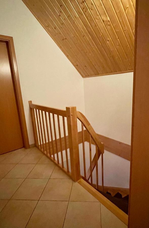 Ferienhaus Mit Bootssteg Am See In ไรน์สแบร์ก ภายนอก รูปภาพ