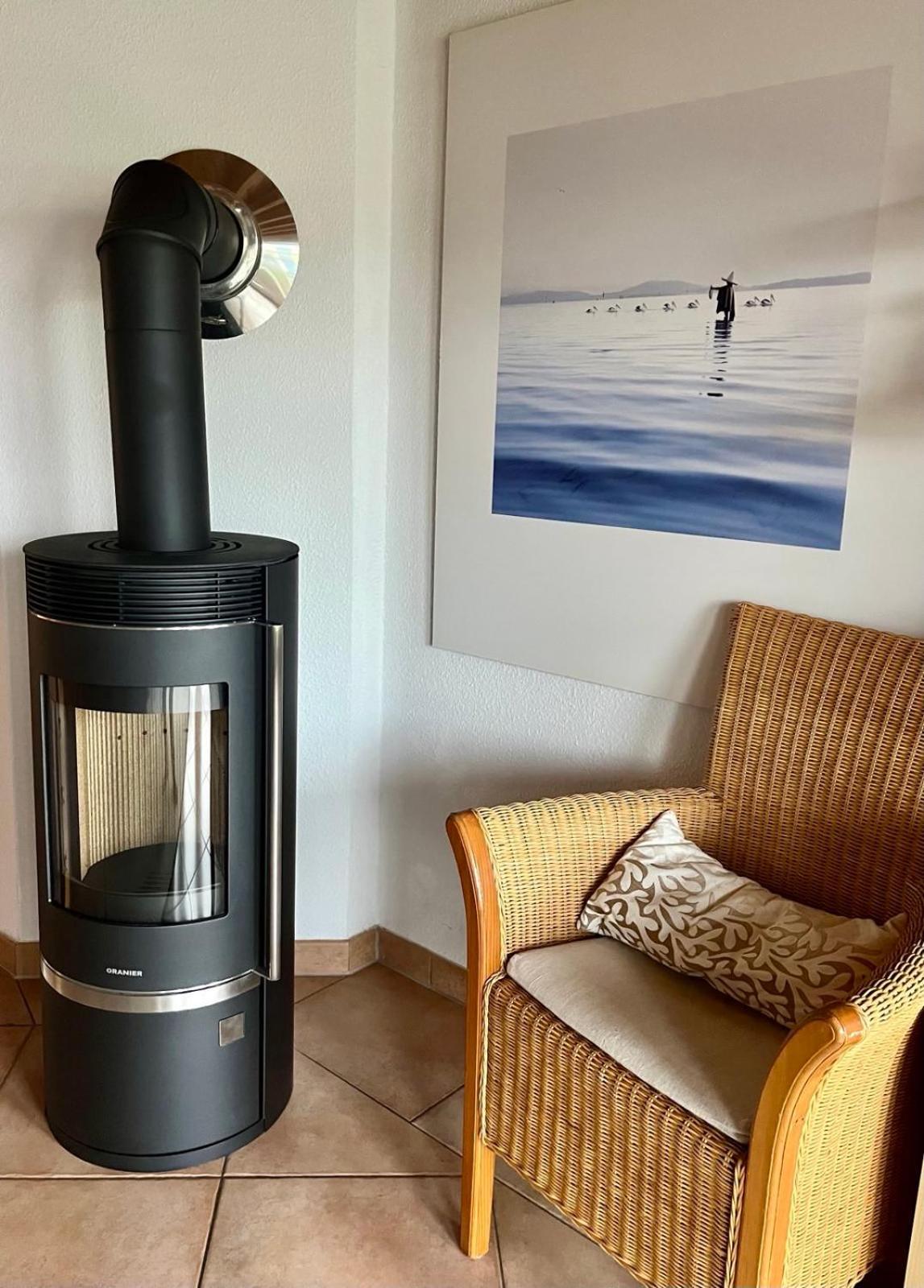 Ferienhaus Mit Bootssteg Am See In ไรน์สแบร์ก ภายนอก รูปภาพ
